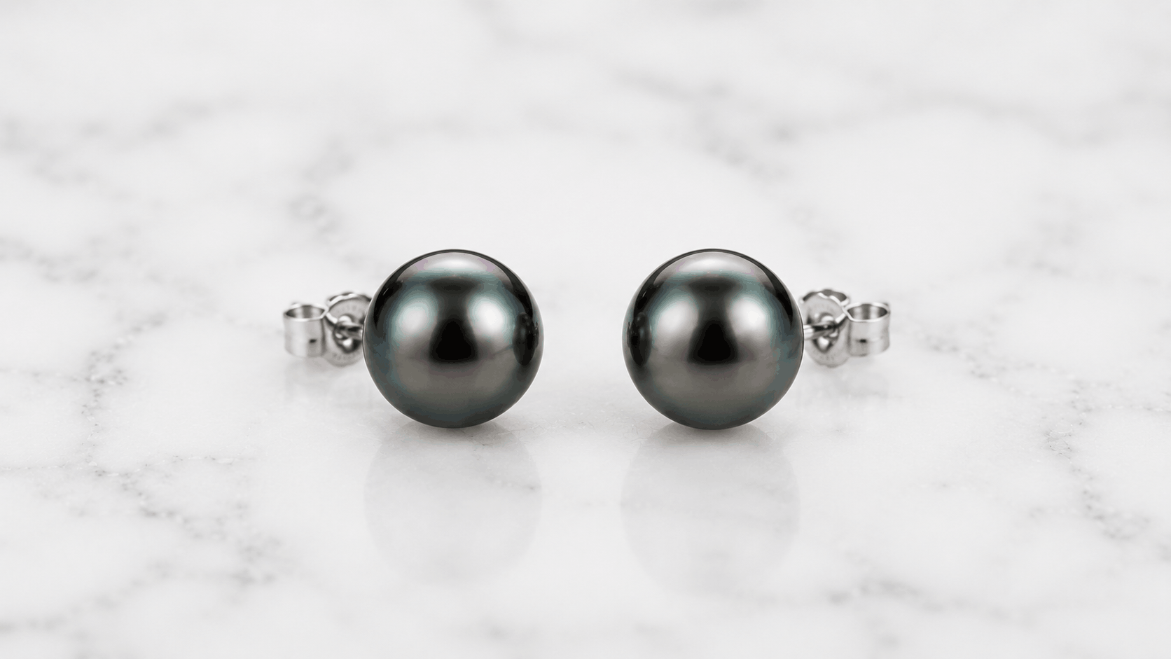 02. Orecchini Black Pearl Stud — Il classico di tutti i giorni