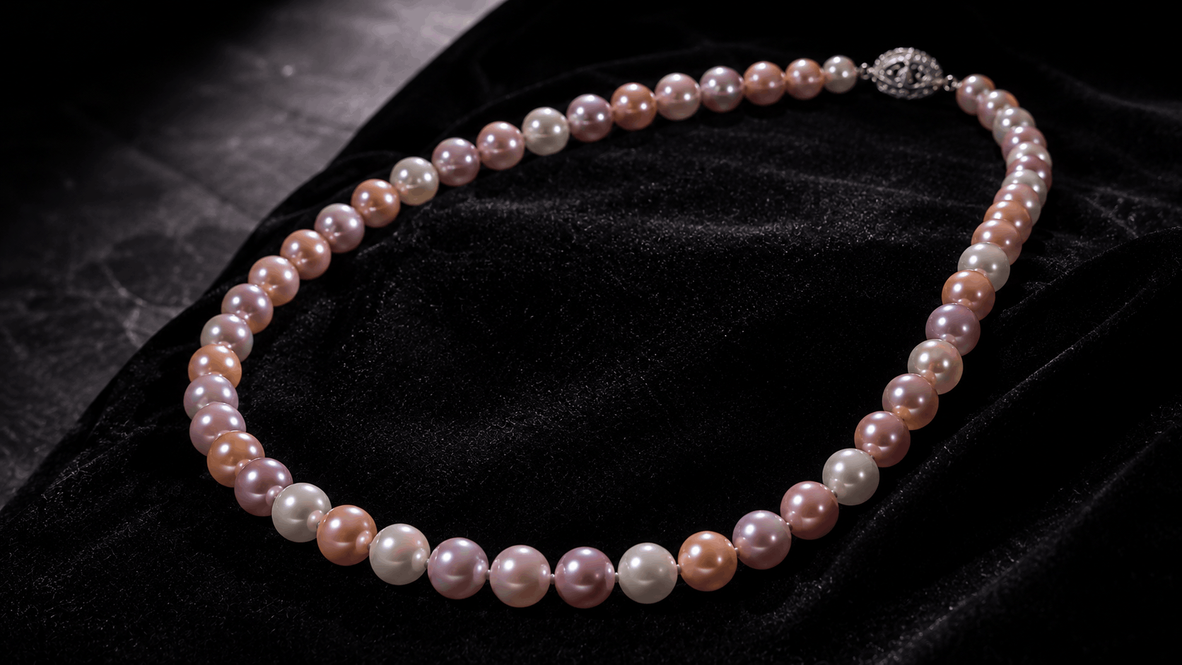02. Collane di Perle Multicolore — Il Pezzo Statement